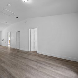 apartment unit with wood floor at at Oaks At Magnolia Apartments located in Tallahassee, FL