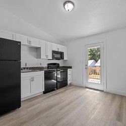 apartment unit with wood floor at at Oaks At Magnolia Apartments located in Tallahassee, FL