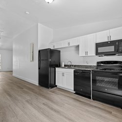 apartment unit with wood floor at at Oaks At Magnolia Apartments located in Tallahassee, FL