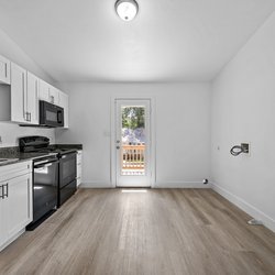 apartment unit with wood floor at at Oaks At Magnolia Apartments located in Tallahassee, FL