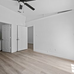 apartment unit with wood floor at at Oaks At Magnolia Apartments located in Tallahassee, FL