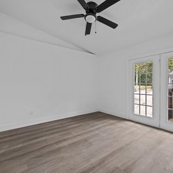 apartment unit with wood floor at at Oaks At Magnolia Apartments located in Tallahassee, FL