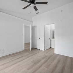 apartment unit with wood floor at at Oaks At Magnolia Apartments located in Tallahassee, FL